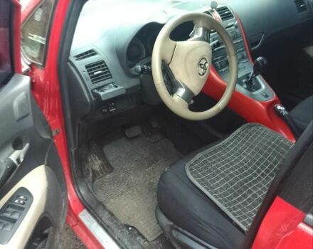 Красный Тойота Аурис, объемом двигателя 1.6 л и пробегом 130 тыс. км за 3300 $, фото 3 на Automoto.ua