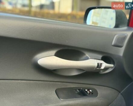 Червоний Тойота Ауріс, об'ємом двигуна 1.4 л та пробігом 220 тис. км за 7000 $, фото 17 на Automoto.ua