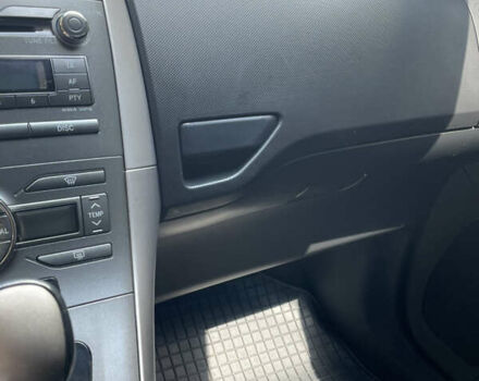 Красный Тойота Аурис, объемом двигателя 1.6 л и пробегом 65 тыс. км за 7200 $, фото 7 на Automoto.ua