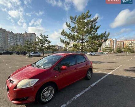 Красный Тойота Аурис, объемом двигателя 1.6 л и пробегом 399 тыс. км за 5700 $, фото 2 на Automoto.ua