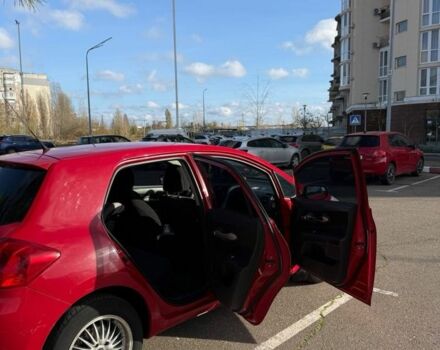 Червоний Тойота Ауріс, об'ємом двигуна 1.6 л та пробігом 399 тис. км за 5700 $, фото 4 на Automoto.ua