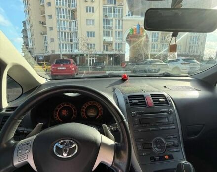 Червоний Тойота Ауріс, об'ємом двигуна 1.6 л та пробігом 399 тис. км за 5700 $, фото 3 на Automoto.ua