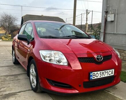 Красный Тойота Аурис, объемом двигателя 1.4 л и пробегом 229 тыс. км за 6300 $, фото 1 на Automoto.ua