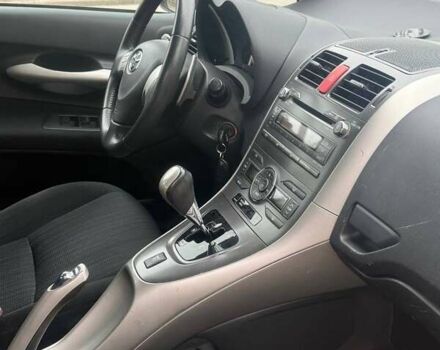 Красный Тойота Аурис, объемом двигателя 1.6 л и пробегом 80 тыс. км за 7000 $, фото 4 на Automoto.ua