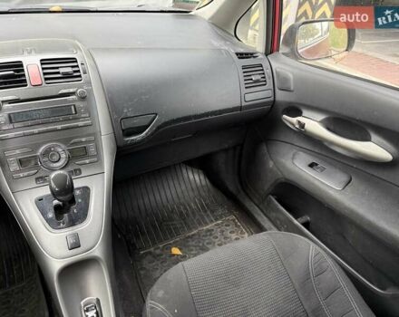 Красный Тойота Аурис, объемом двигателя 1.6 л и пробегом 200 тыс. км за 4500 $, фото 34 на Automoto.ua