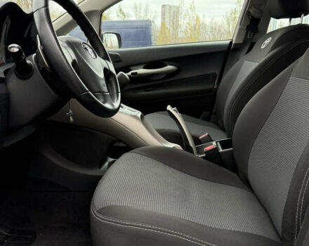 Красный Тойота Аурис, объемом двигателя 1.6 л и пробегом 181 тыс. км за 5950 $, фото 17 на Automoto.ua