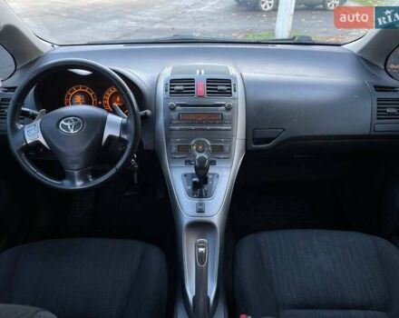 Красный Тойота Аурис, объемом двигателя 1.6 л и пробегом 402 тыс. км за 6499 $, фото 17 на Automoto.ua