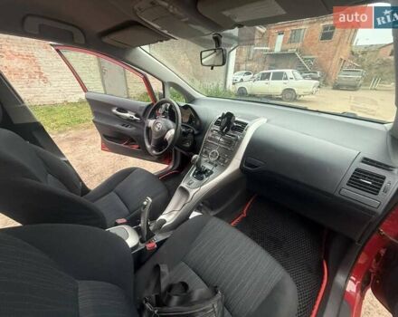 Червоний Тойота Ауріс, об'ємом двигуна 1.6 л та пробігом 176 тис. км за 7200 $, фото 11 на Automoto.ua