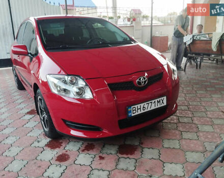 Красный Тойота Аурис, объемом двигателя 1.6 л и пробегом 112 тыс. км за 7200 $, фото 1 на Automoto.ua