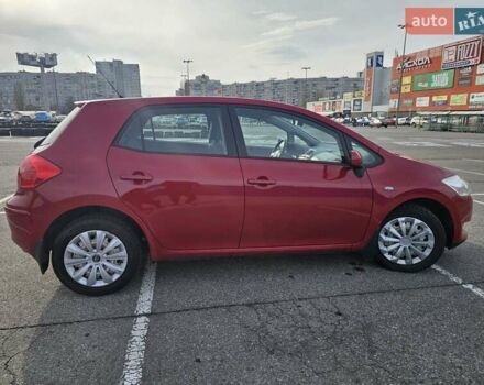 Червоний Тойота Ауріс, об'ємом двигуна 1.6 л та пробігом 142 тис. км за 6950 $, фото 1 на Automoto.ua