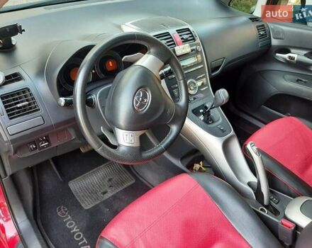 Червоний Тойота Ауріс, об'ємом двигуна 1.6 л та пробігом 226 тис. км за 5900 $, фото 5 на Automoto.ua