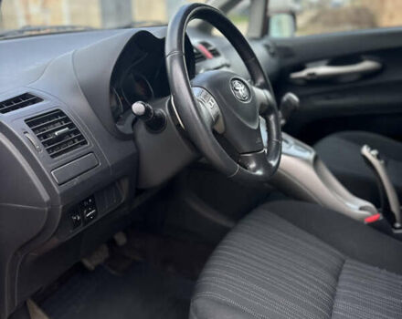 Красный Тойота Аурис, объемом двигателя 1.6 л и пробегом 104 тыс. км за 7200 $, фото 10 на Automoto.ua