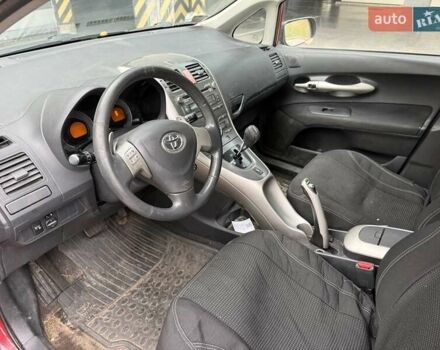 Красный Тойота Аурис, объемом двигателя 1.6 л и пробегом 200 тыс. км за 4500 $, фото 36 на Automoto.ua