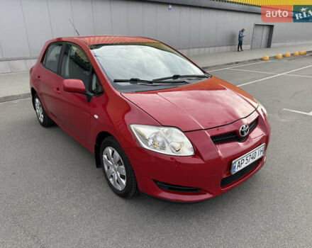 Красный Тойота Аурис, объемом двигателя 1.6 л и пробегом 181 тыс. км за 5950 $, фото 3 на Automoto.ua