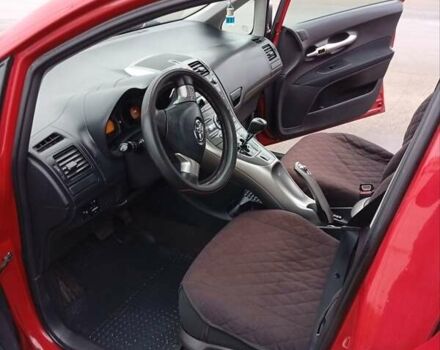 Красный Тойота Аурис, объемом двигателя 1.6 л и пробегом 98 тыс. км за 7300 $, фото 17 на Automoto.ua