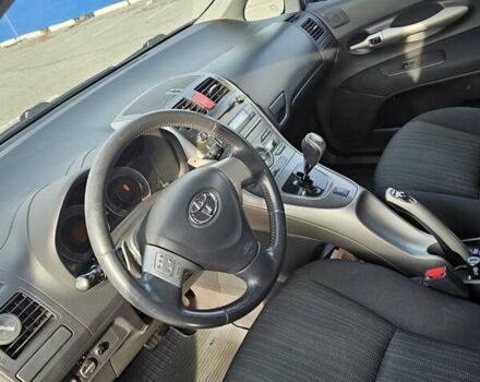 Червоний Тойота Ауріс, об'ємом двигуна 1.6 л та пробігом 142 тис. км за 6950 $, фото 12 на Automoto.ua