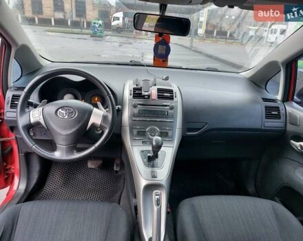 Червоний Тойота Ауріс, об'ємом двигуна 1.6 л та пробігом 243 тис. км за 6900 $, фото 16 на Automoto.ua