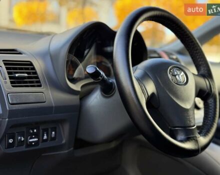 Червоний Тойота Ауріс, об'ємом двигуна 1.4 л та пробігом 220 тис. км за 7000 $, фото 19 на Automoto.ua