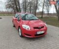 Красный Тойота Аурис, объемом двигателя 1.6 л и пробегом 140 тыс. км за 6850 $, фото 1 на Automoto.ua
