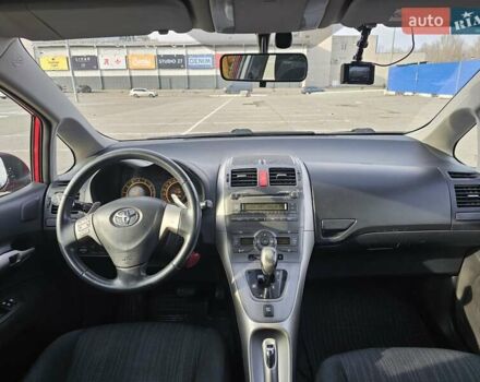 Червоний Тойота Ауріс, об'ємом двигуна 1.6 л та пробігом 142 тис. км за 6950 $, фото 10 на Automoto.ua