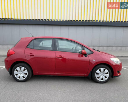 Красный Тойота Аурис, объемом двигателя 1.6 л и пробегом 181 тыс. км за 5950 $, фото 7 на Automoto.ua