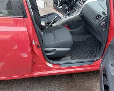 Червоний Тойота Ауріс, об'ємом двигуна 1.6 л та пробігом 243 тис. км за 6900 $, фото 8 на Automoto.ua