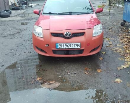 Красный Тойота Аурис, объемом двигателя 1.6 л и пробегом 130 тыс. км за 3300 $, фото 2 на Automoto.ua