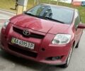Красный Тойота Аурис, объемом двигателя 1.6 л и пробегом 200 тыс. км за 4500 $, фото 3 на Automoto.ua
