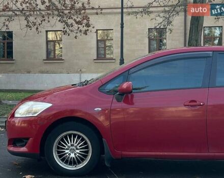 Красный Тойота Аурис, объемом двигателя 1.6 л и пробегом 402 тыс. км за 6499 $, фото 1 на Automoto.ua