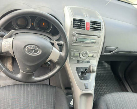 Красный Тойота Аурис, объемом двигателя 1.6 л и пробегом 104 тыс. км за 7200 $, фото 12 на Automoto.ua