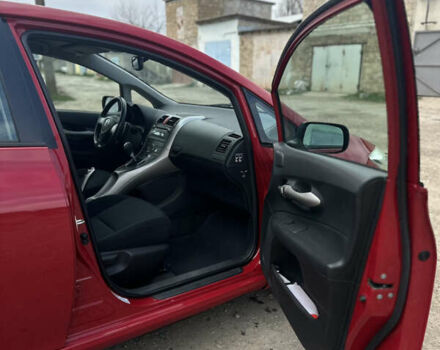 Красный Тойота Аурис, объемом двигателя 1.6 л и пробегом 104 тыс. км за 7200 $, фото 7 на Automoto.ua