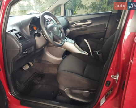 Красный Тойота Аурис, объемом двигателя 1.6 л и пробегом 112 тыс. км за 7200 $, фото 13 на Automoto.ua