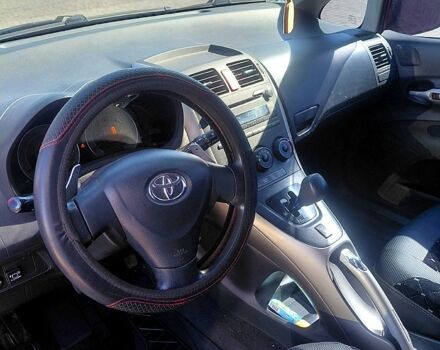 Красный Тойота Аурис, объемом двигателя 1.6 л и пробегом 150 тыс. км за 6500 $, фото 5 на Automoto.ua