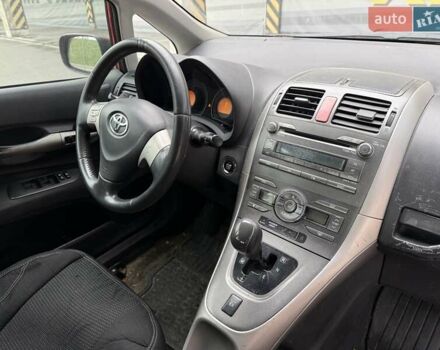 Красный Тойота Аурис, объемом двигателя 1.6 л и пробегом 200 тыс. км за 4500 $, фото 47 на Automoto.ua