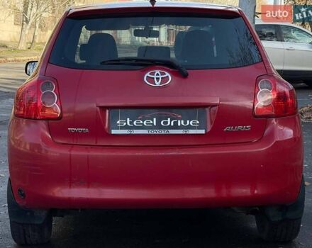 Красный Тойота Аурис, объемом двигателя 1.6 л и пробегом 402 тыс. км за 6499 $, фото 4 на Automoto.ua