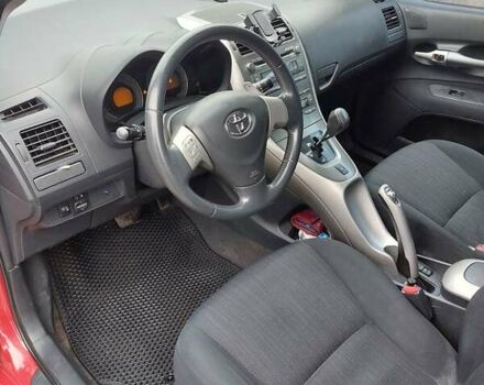 Червоний Тойота Ауріс, об'ємом двигуна 1.6 л та пробігом 243 тис. км за 6900 $, фото 14 на Automoto.ua