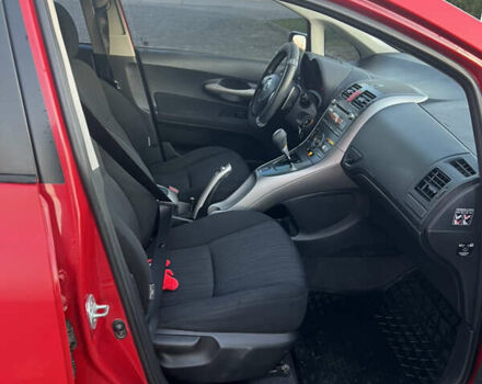 Червоний Тойота Ауріс, об'ємом двигуна 1.6 л та пробігом 192 тис. км за 5800 $, фото 7 на Automoto.ua