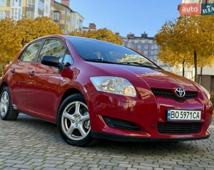 Червоний Тойота Ауріс, об'ємом двигуна 1.4 л та пробігом 220 тис. км за 7000 $, фото 1 на Automoto.ua