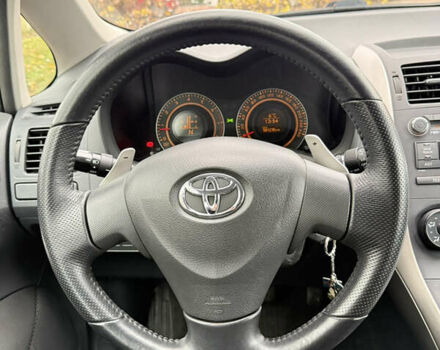 Красный Тойота Аурис, объемом двигателя 1.6 л и пробегом 181 тыс. км за 5950 $, фото 20 на Automoto.ua