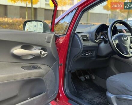 Червоний Тойота Ауріс, об'ємом двигуна 1.4 л та пробігом 220 тис. км за 7000 $, фото 16 на Automoto.ua