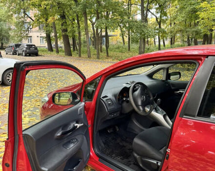 Красный Тойота Аурис, объемом двигателя 1.6 л и пробегом 230 тыс. км за 5399 $, фото 9 на Automoto.ua