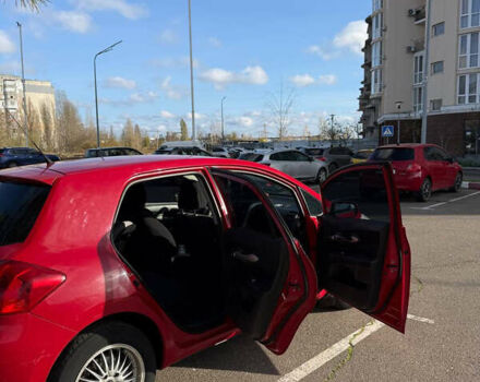 Красный Тойота Аурис, объемом двигателя 1.6 л и пробегом 399 тыс. км за 5700 $, фото 5 на Automoto.ua