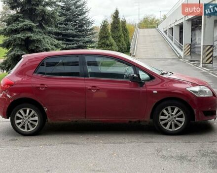 Красный Тойота Аурис, объемом двигателя 1.6 л и пробегом 200 тыс. км за 4500 $, фото 20 на Automoto.ua