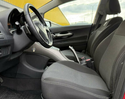 Красный Тойота Аурис, объемом двигателя 1.6 л и пробегом 181 тыс. км за 5950 $, фото 14 на Automoto.ua