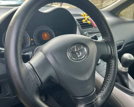 Красный Тойота Аурис, объемом двигателя 1.4 л и пробегом 230 тыс. км за 6300 $, фото 11 на Automoto.ua