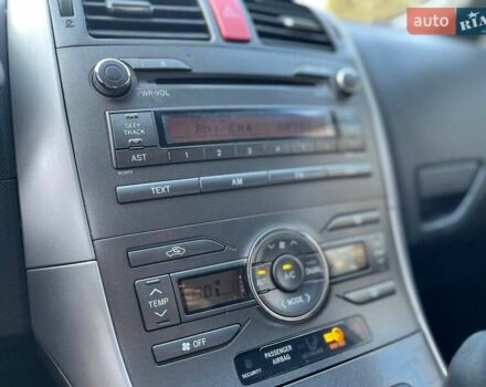 Красный Тойота Аурис, объемом двигателя 1.6 л и пробегом 402 тыс. км за 6499 $, фото 21 на Automoto.ua