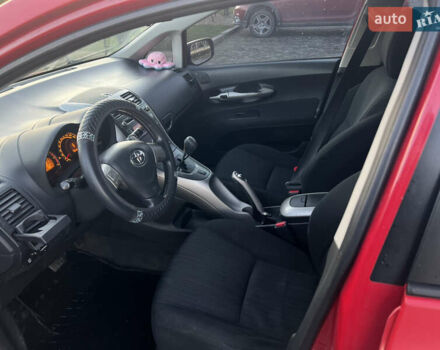 Червоний Тойота Ауріс, об'ємом двигуна 1.6 л та пробігом 192 тис. км за 5800 $, фото 11 на Automoto.ua