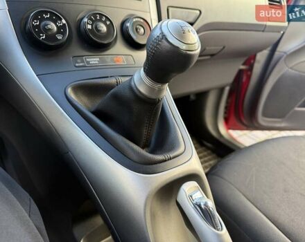 Червоний Тойота Ауріс, об'ємом двигуна 1.4 л та пробігом 220 тис. км за 7000 $, фото 47 на Automoto.ua