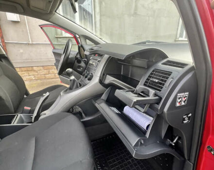 Червоний Тойота Ауріс, об'ємом двигуна 1.36 л та пробігом 229 тис. км за 6300 $, фото 22 на Automoto.ua