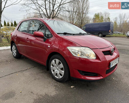 Красный Тойота Аурис, объемом двигателя 1.6 л и пробегом 181 тыс. км за 5950 $, фото 5 на Automoto.ua
